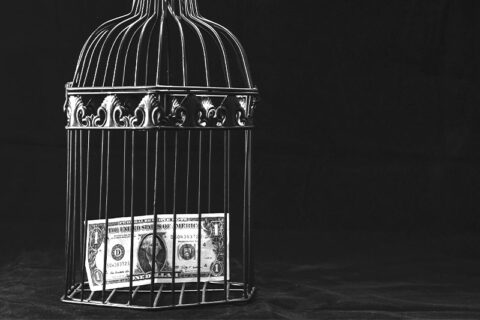 Финансова тревожност: Как да променим убежденията си за парите?